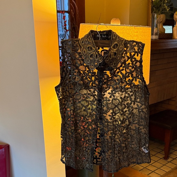 Miss Finch Tops - Women’s Black and Gold Sleeveless Lace Button-Front Shirt
